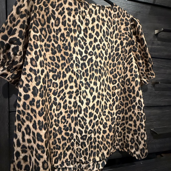 Leopard Print Ruffle Blouse - Picture 4 of 4